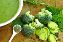 Brokolice na talíři - proč je tak zdravá?
