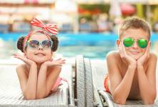 Děti a sluneční brýle: Proč s používáním nespěchat? 